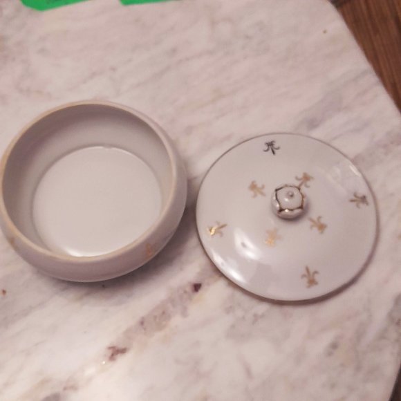 Nasco Stoneware VTG White Trinket Dish Gold Gilt Fleur de Lis Japan - Picture 7 of 13